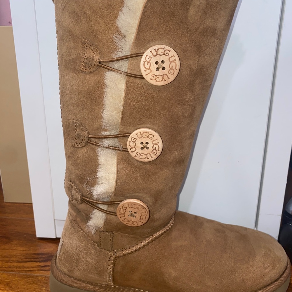 Ugg Bailey Button Triple Chestnut - image 3